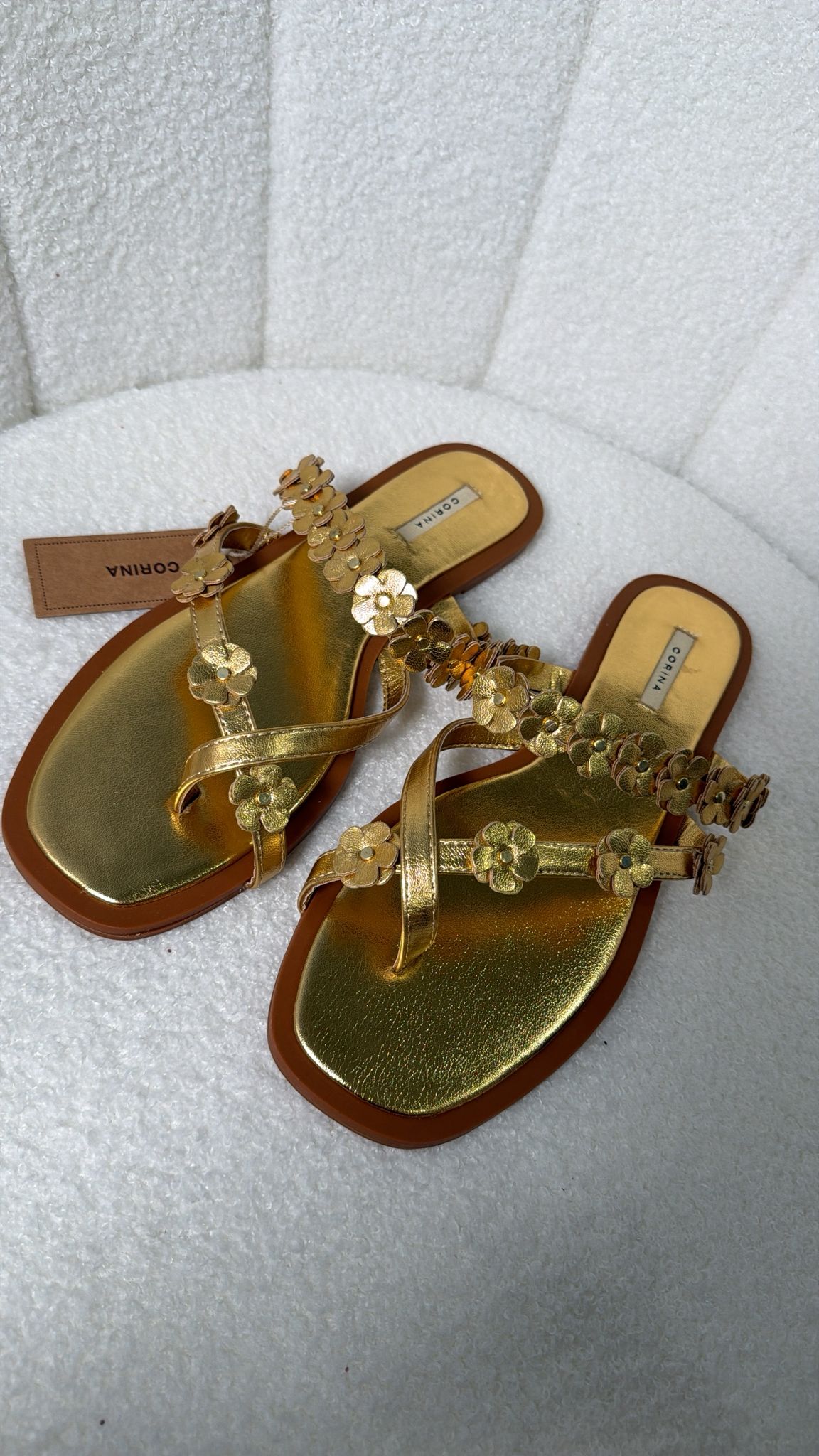 Chinelo Golden Bloom