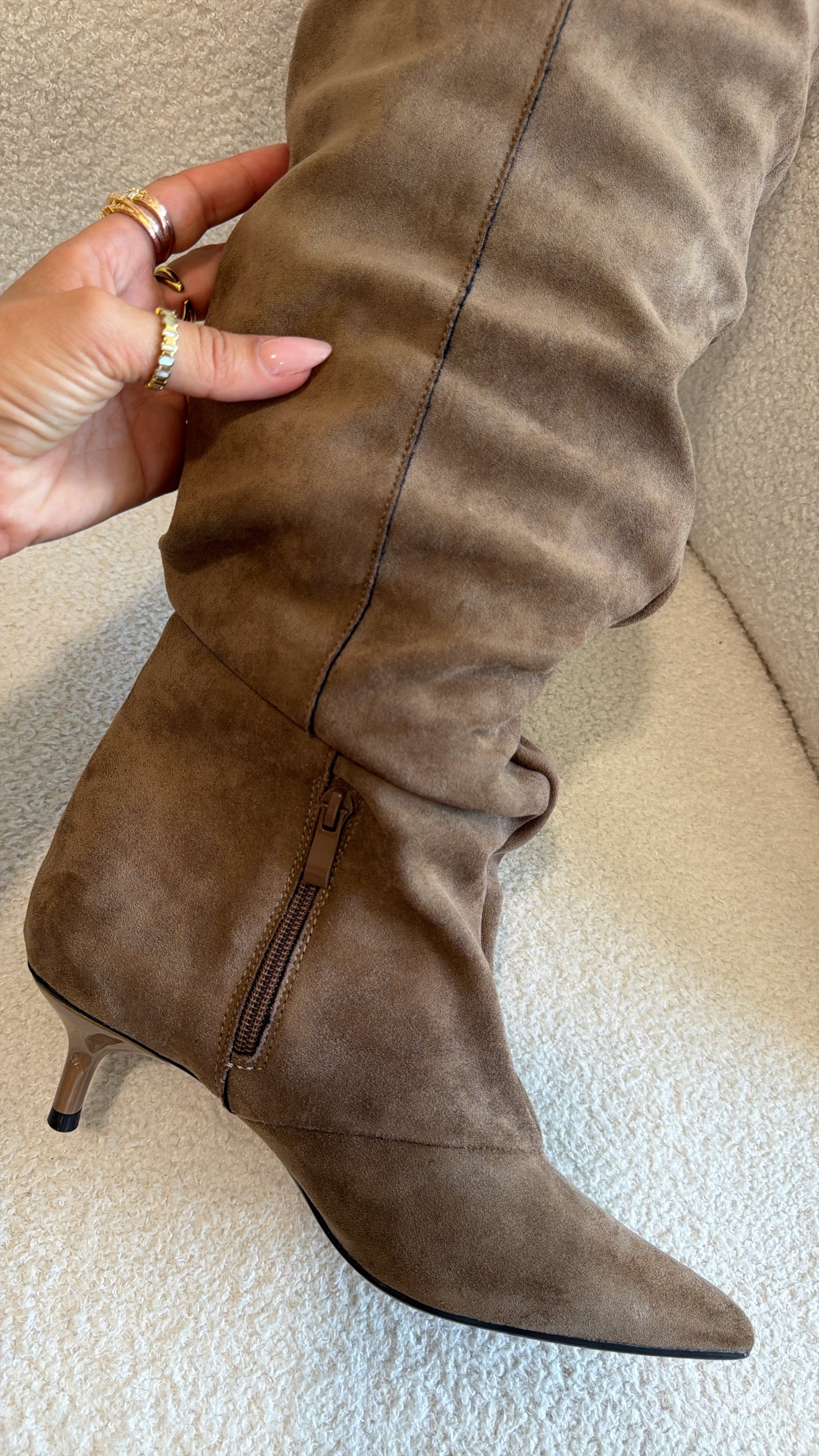 Bota de Cano Alto Camurça – Corina