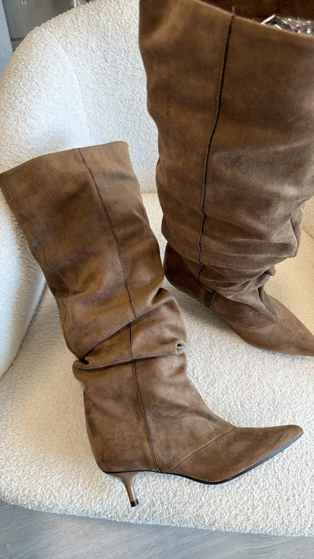 Bota de Cano Alto Camurça – Corina