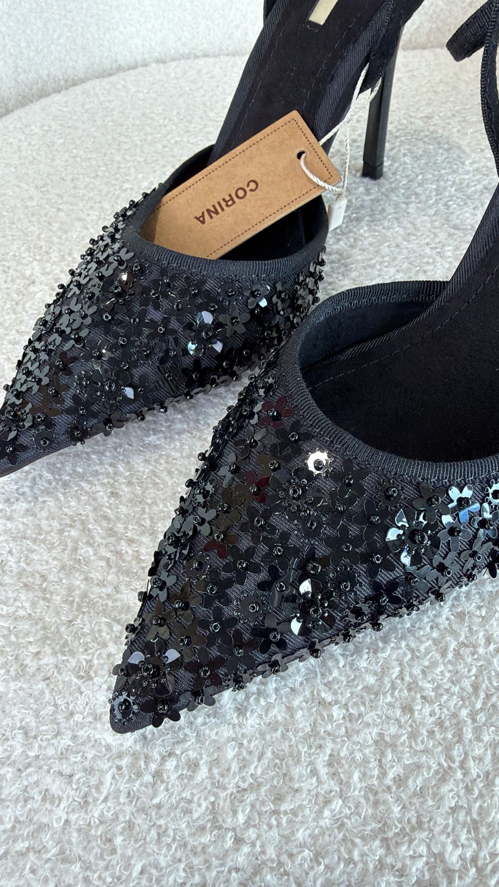 Sapato Corina – Elegância Floral