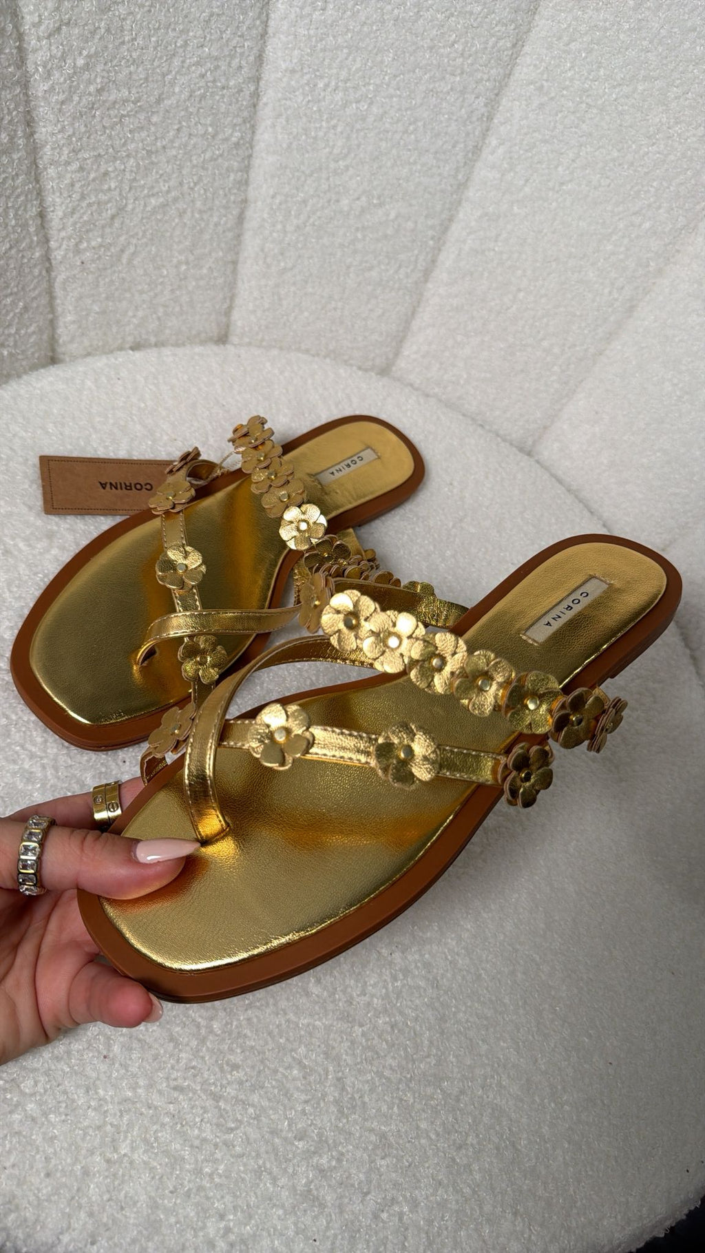Chinelo Golden Bloom