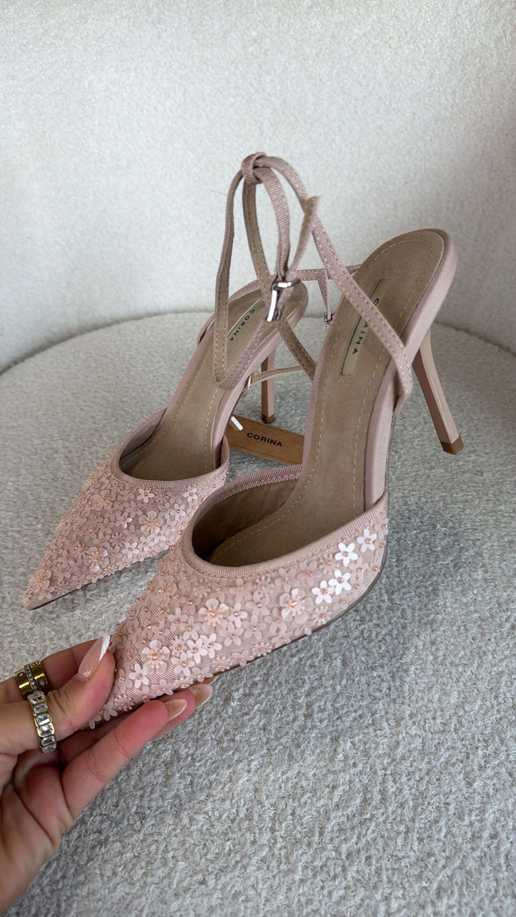 Sapato Corina – Elegância Floral