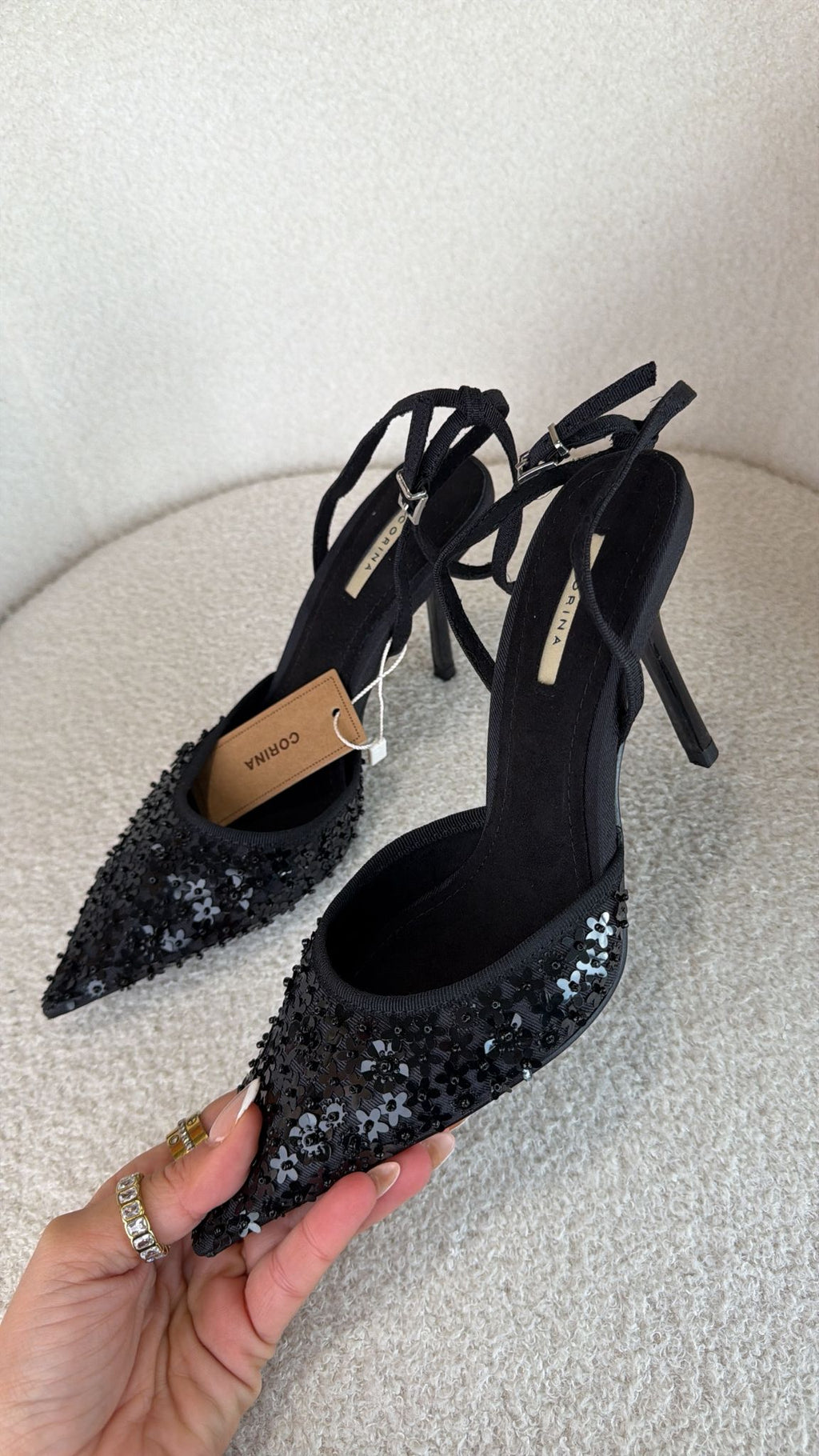 Sapato Corina – Elegância Floral