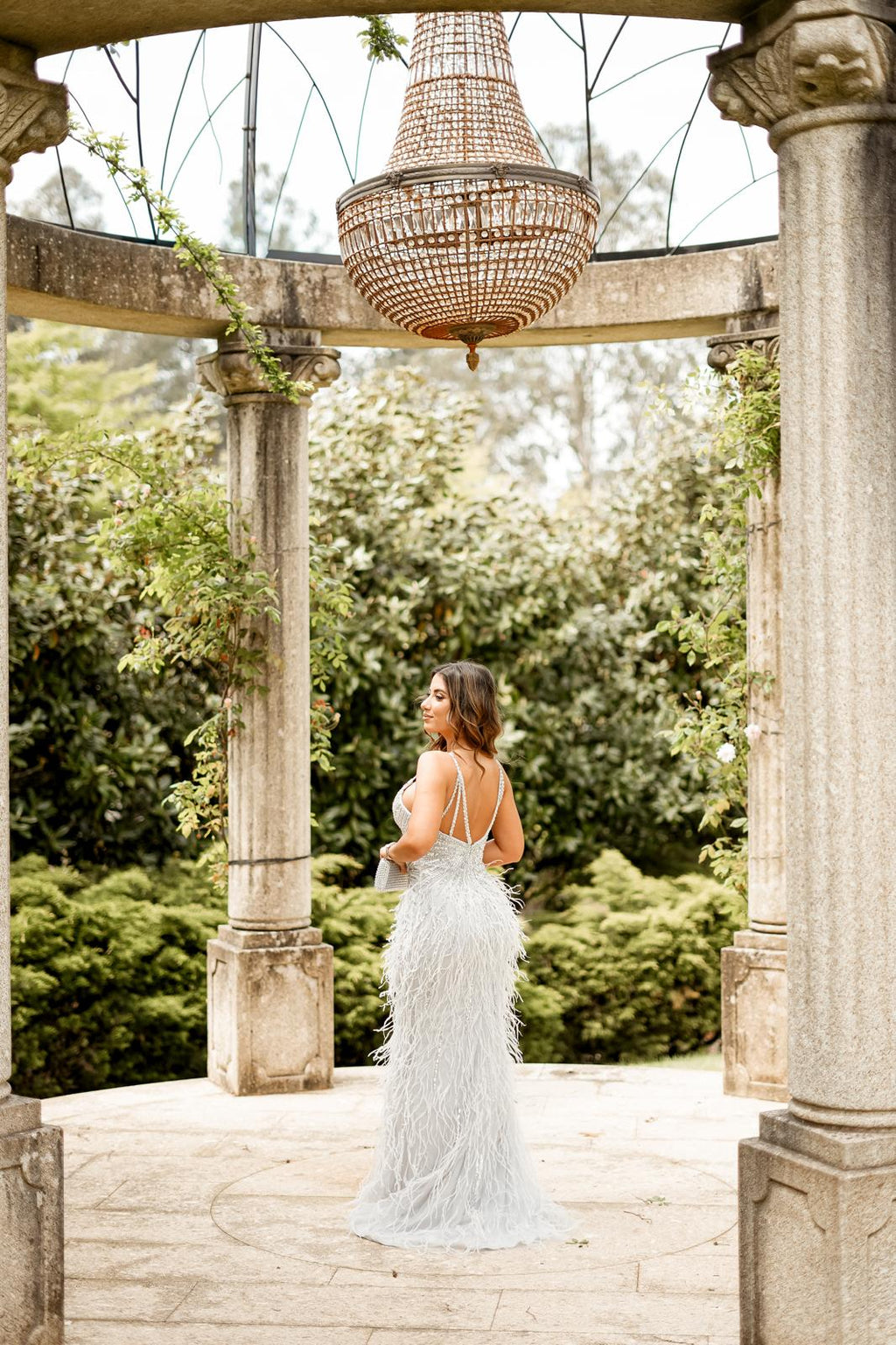 Vestido Glamour Plumas & Brilho