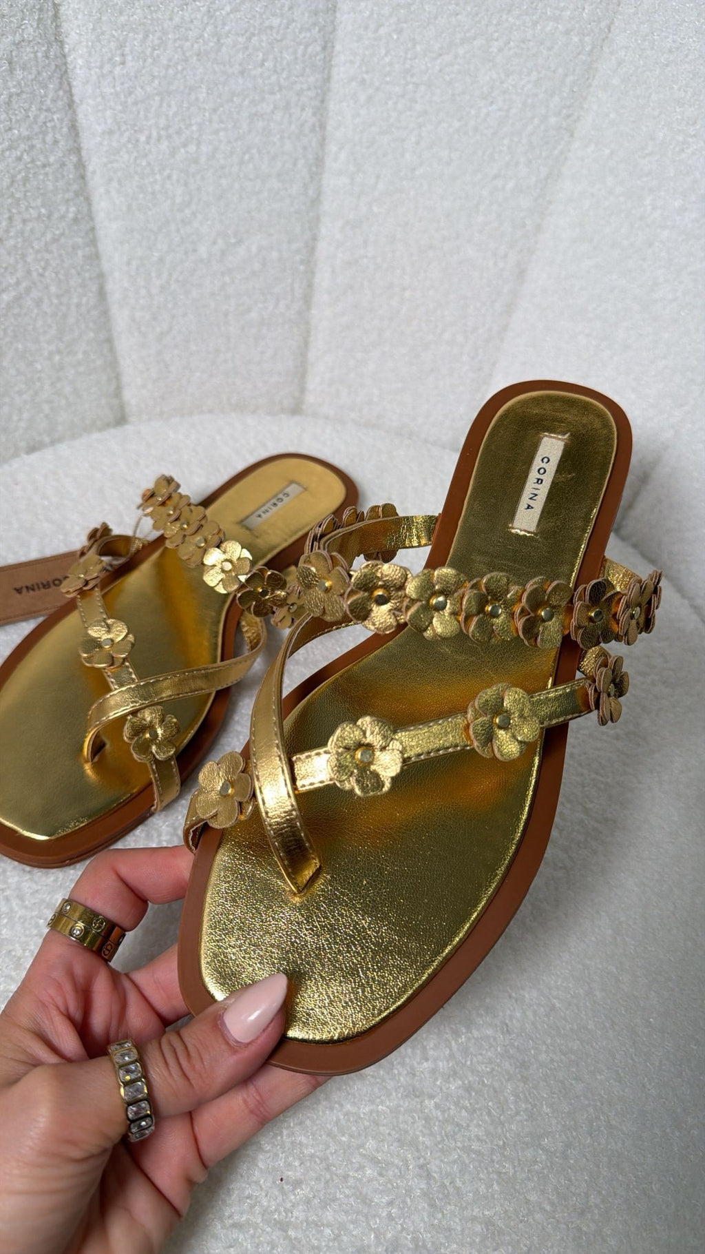 Chinelo Golden Bloom