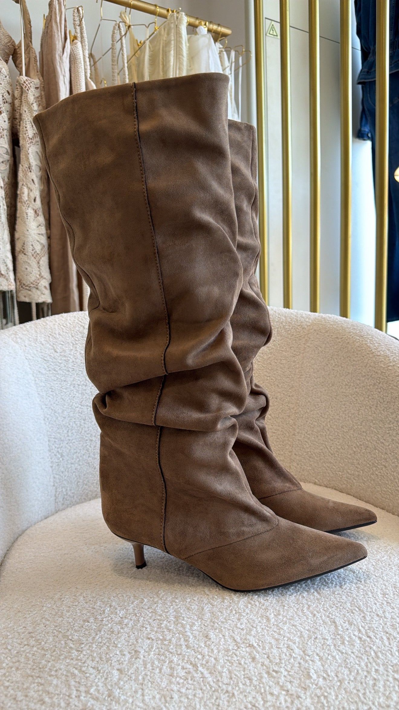 Bota de Cano Alto Camurça – Corina