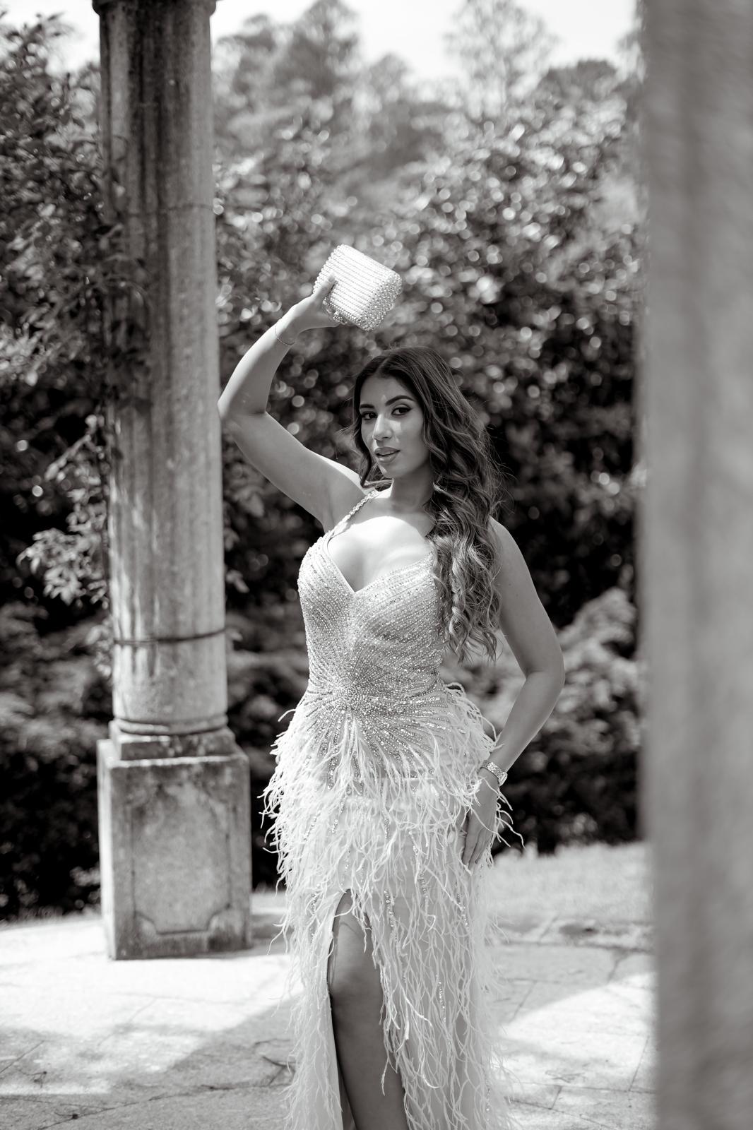 Vestido Glamour Plumas & Brilho
