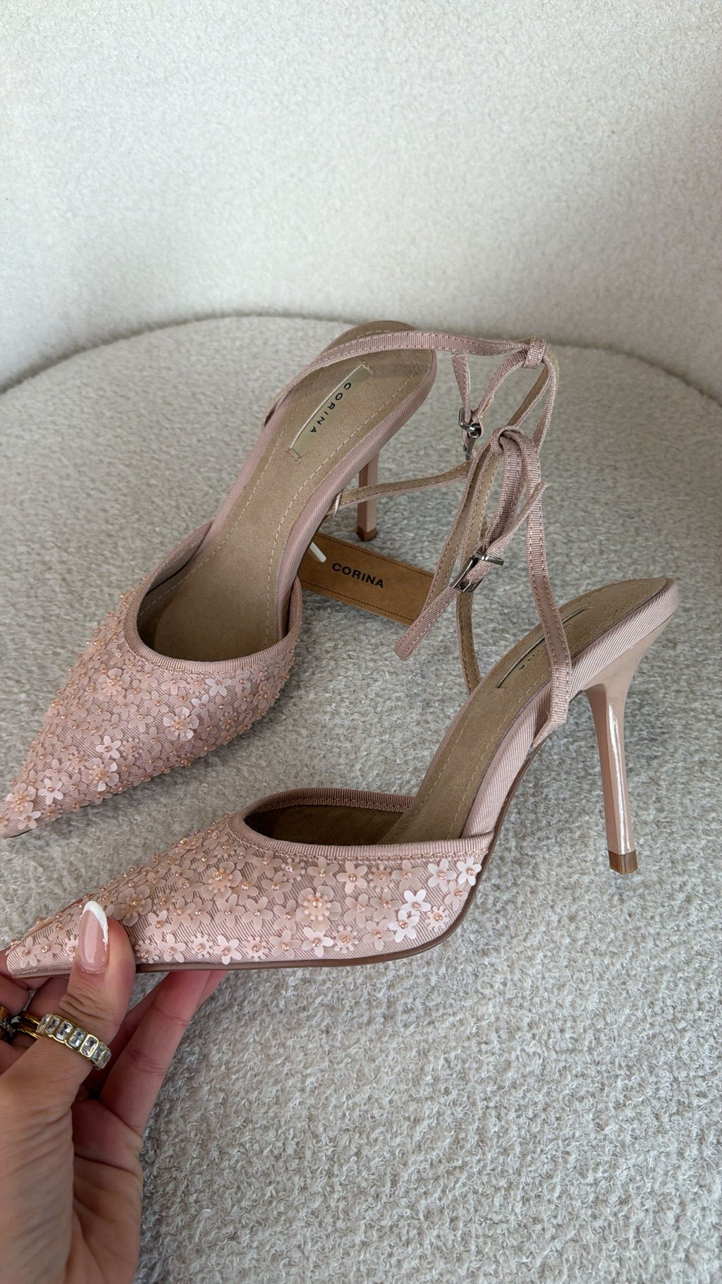 Sapato Corina – Elegância Floral