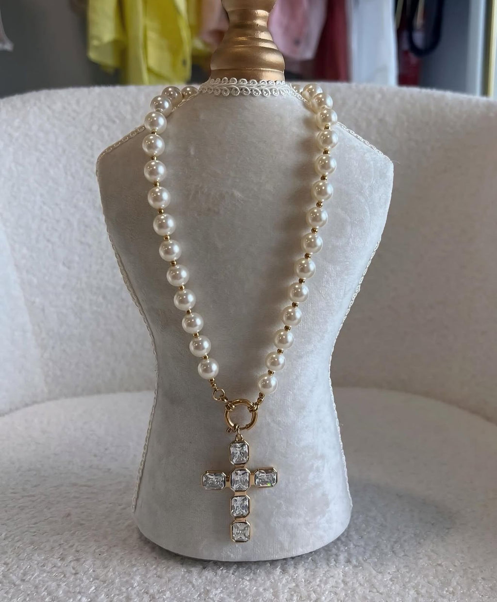 Colar Cruz com Pérolas