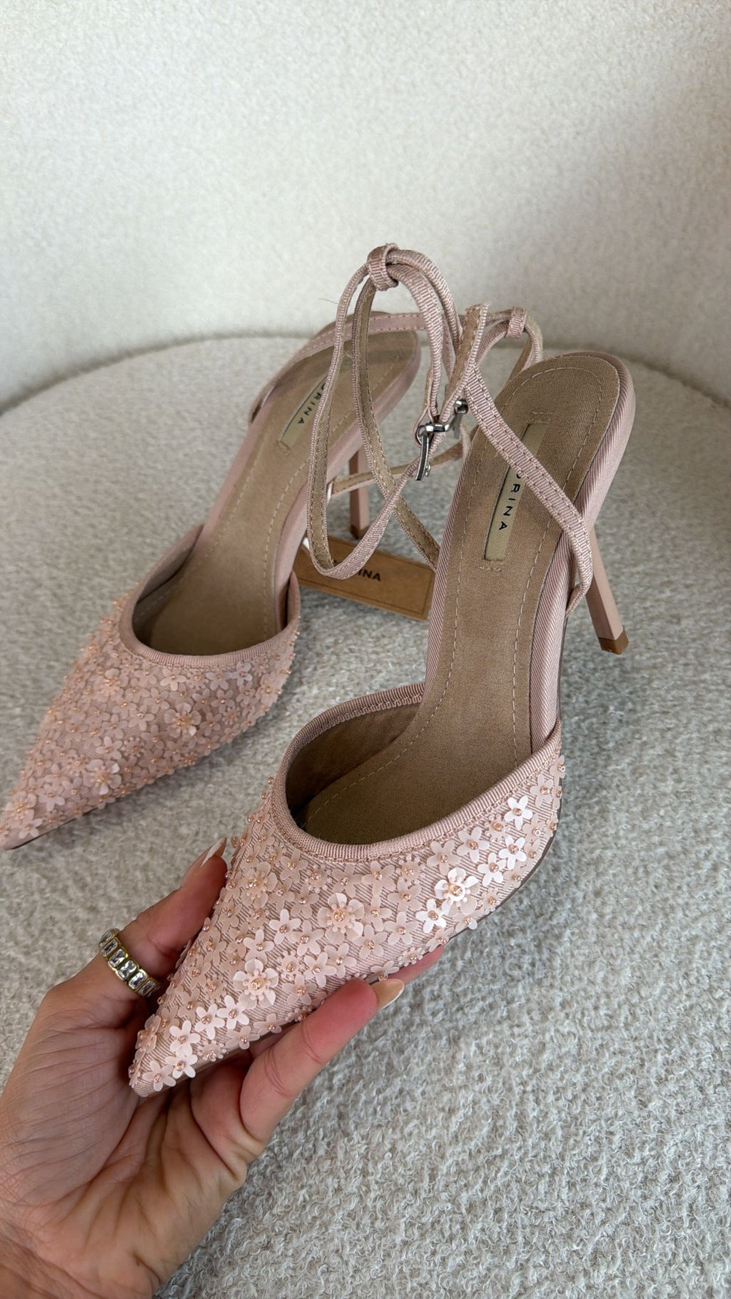 Sapato Corina – Elegância Floral